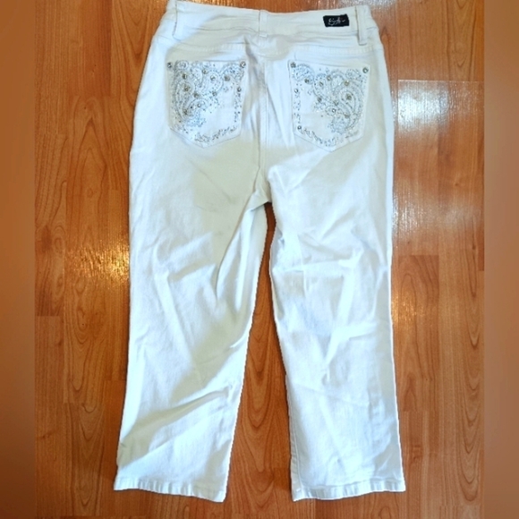 Earl Jeans White Rhinestone Capris (8) - Picture 3 of 5